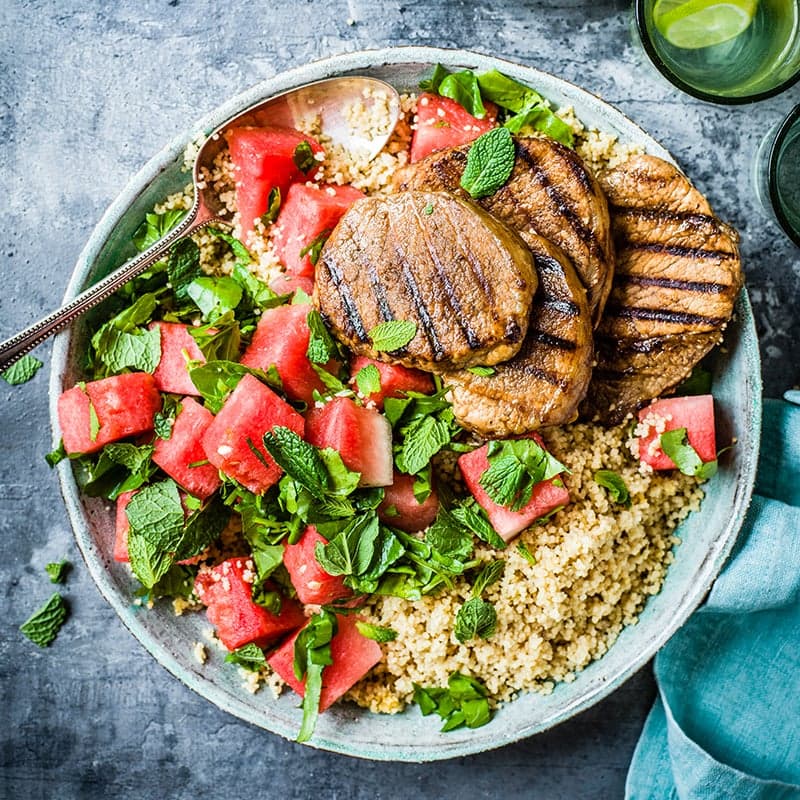 ViktVäktarna - Grillad fläskkotlett med couscous och melonsallad
