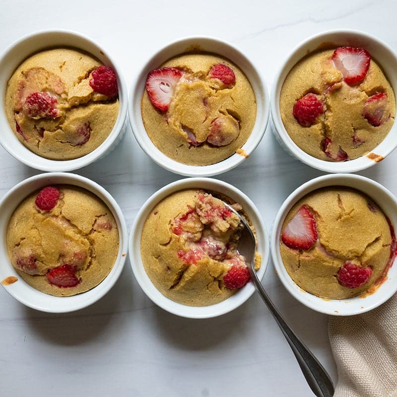 Red berry baked oats